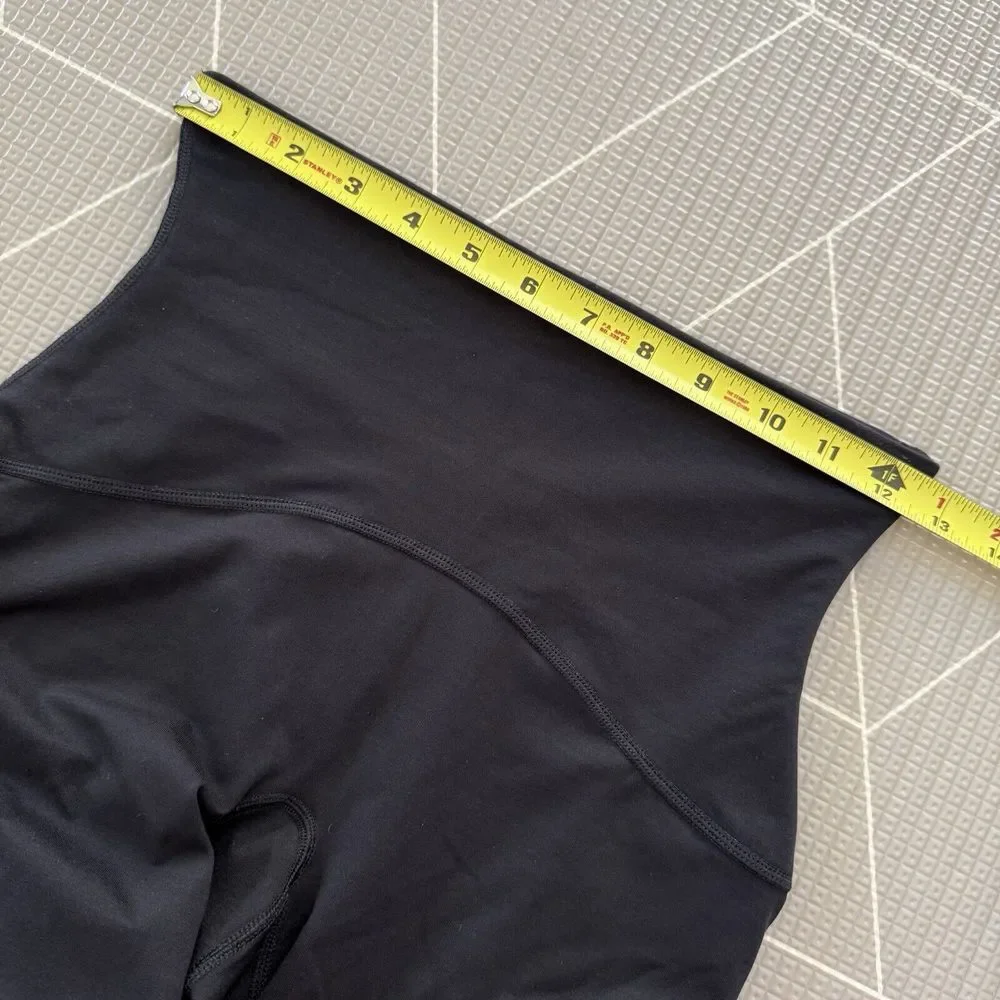 Spanx Shorts M Black Pull On High Rise Compression Capri Slimming Shapewear‎